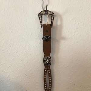 Elegant leather belt